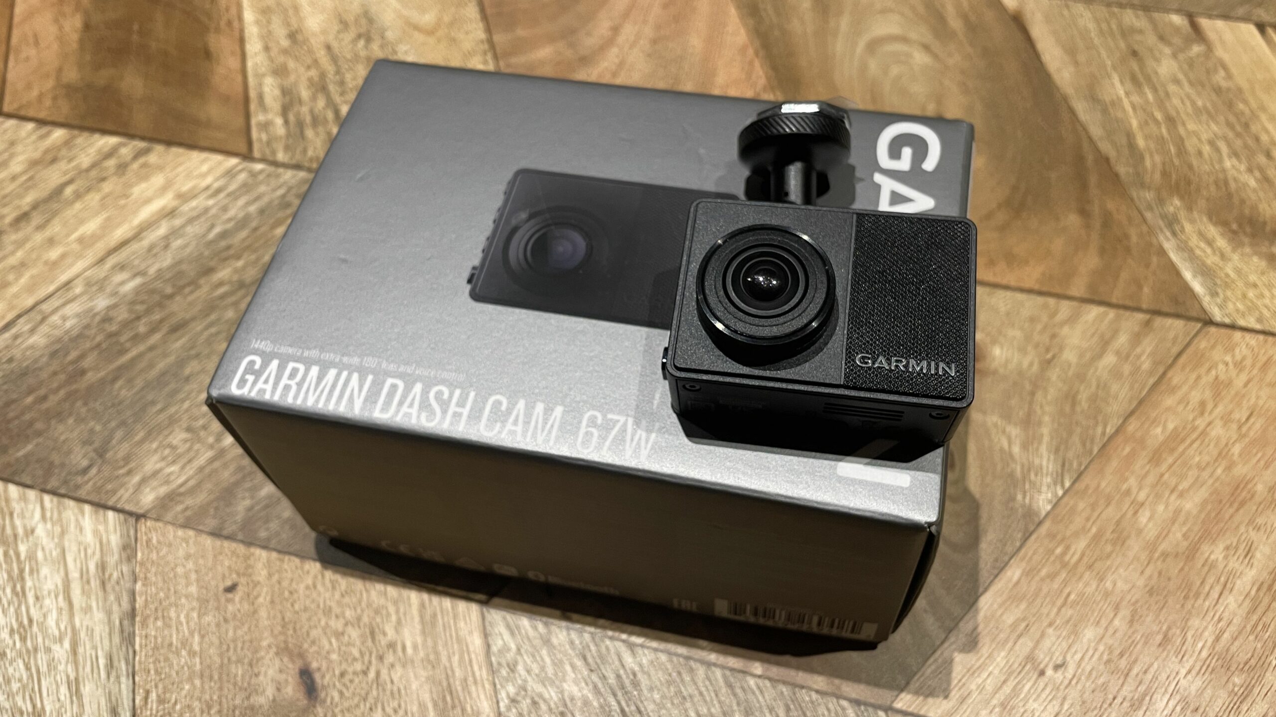 Garmin Dash Cam 67W